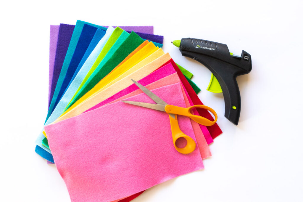 DIY No-Sew Rainbow Leaf Table Runner // Decorate for fall or Thanksgiving with a colorful no-sew table runner made from felt! Cut different leaf shapes to make a rainbow table runner for your dinner table or entryway! #rainbow #diy #entertaining #tablerunner #thanksgiving #thanksgivingdiy #feltcrafts #nosew #rainbowparty #rainbowdecor