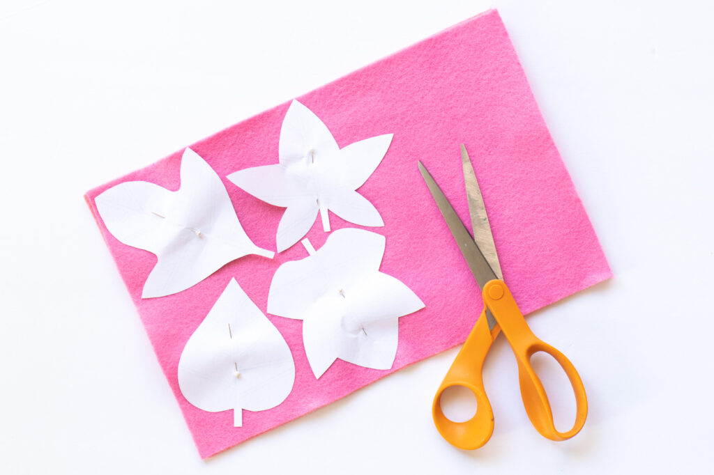 DIY No-Sew Rainbow Leaf Table Runner // Decorate for fall or Thanksgiving with a colorful no-sew table runner made from felt! Cut different leaf shapes to make a rainbow table runner for your dinner table or entryway! #rainbow #diy #entertaining #tablerunner #thanksgiving #thanksgivingdiy #feltcrafts #nosew #rainbowparty #rainbowdecor