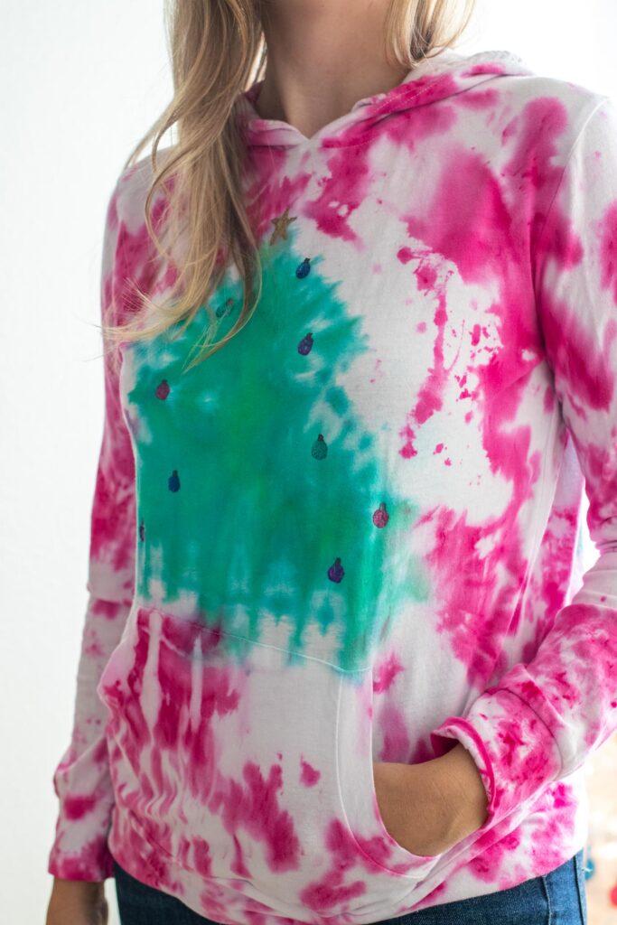 Tie Dye Christmas Tree Sweater // 2-Minute Tie Dye Tutorial // How to tie dye a Christmas sweater with a tree pattern using new Tulip 2-Minute Tie Dye #ad #tiedye #christmas #christmastree #christmasfashion #fabric #fabricpaint