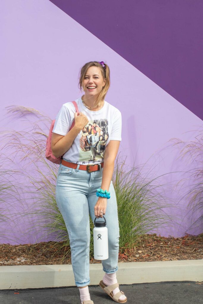 Easy VSCO Girl Costume for Halloween! // See how to dress like a VSCO girl this Halloween with tips for what to buy, where to shop and how to follow this new teen trend! #halloween #costume #girlscostumes #vscogirl #teens #costumesforteens #womenscostumes #90s