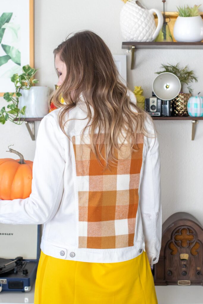 DIY No-Sew Plaid Jacket Insert // Update a denim jacket with varieties of plaid flannel on the back! This no-sew jacket idea is perfect for fall fashion! #joannpartner #handmadewithjoann #nosew #fallfashion #womensfashion #fabriccrafts