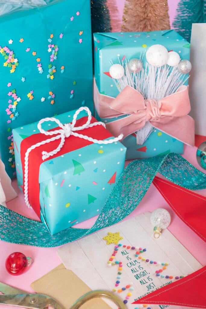 Unique Ways to Package Gifts this Season // Wrap up your holiday gifts with love and a little DIY flair with these tips! Use unique garnishes, recycled items, layers of gift wrap and more to wrap your holiday gifts, and add a sweet or funny holiday card from @amgreetings! #ad #holidaygifts #giftwrap #giftideas #wrapping #christmas #diygifts #christmasgift
