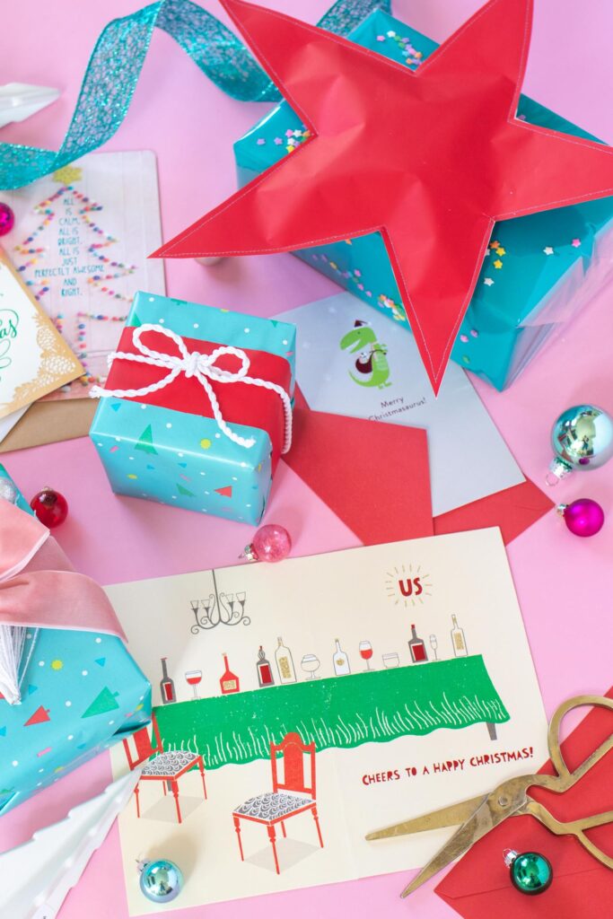 Unique Ways to Package Gifts this Season // Wrap up your holiday gifts with love and a little DIY flair with these tips! Use unique garnishes, recycled items, layers of gift wrap and more to wrap your holiday gifts, and add a sweet or funny holiday card from @amgreetings! #ad #holidaygifts #giftwrap #giftideas #wrapping #christmas #diygifts #christmasgift