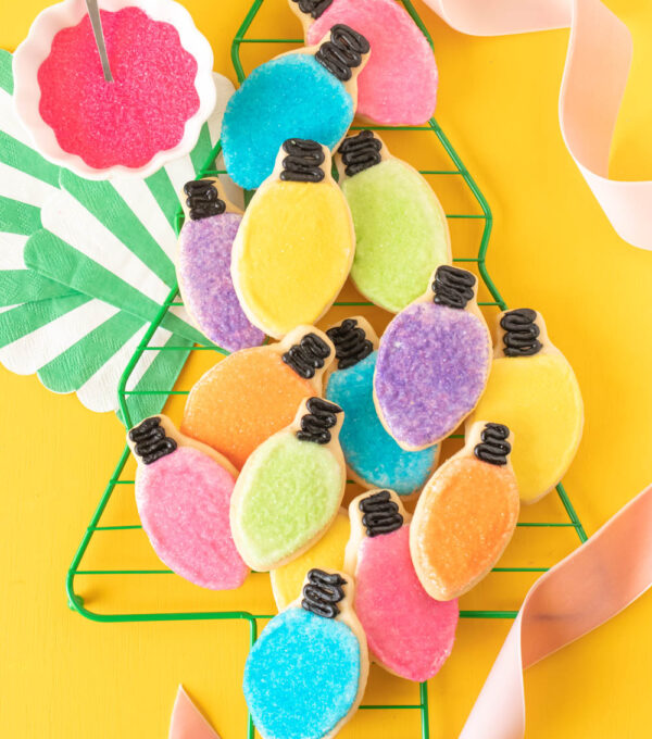 Easy Christmas Light Cookies with Sprinkles // Decorate sugar cookies to look like Christmas lights in different colors! Use sugar crystal sprinkles and black icing to create colorful light cookies for celebrating Christmas! #christmas #christmascookies #sugarcookies #sprinkles #cookierecipes #cookiedecorating #christmasdesserts #cookieswap