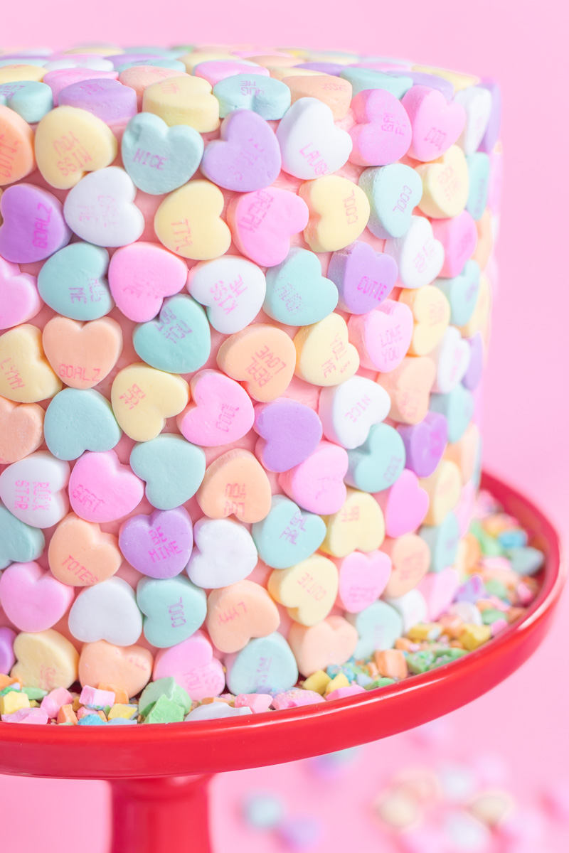 Valentine's Day Cake Idea // Conversation Heart Cake // This easy V-Day cake is as simple as using mini heart candies to cover the cake for a perfect Valentine's Day dessert! #cakedecorating #cakeideas #cakerecipes #valentinesday #galentinesday #valentinesdaydessert