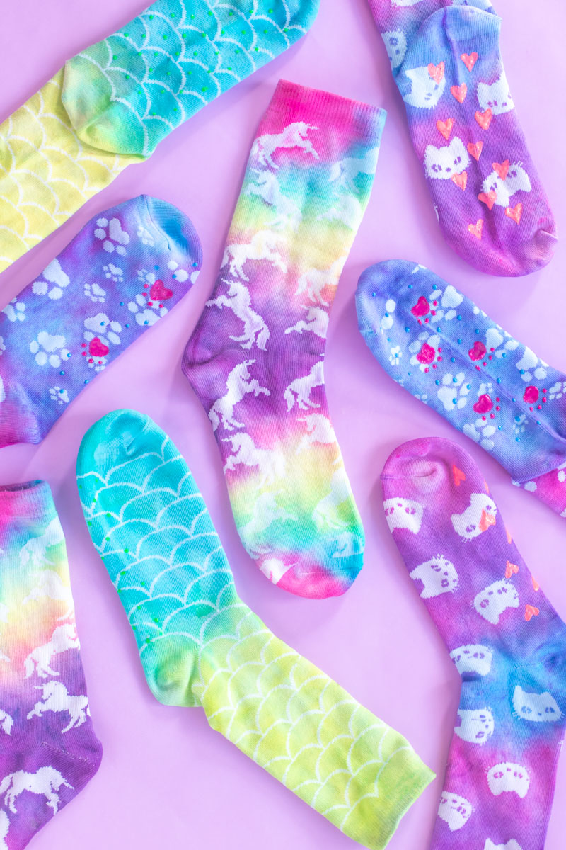DIY Tie Dye Grip Socks // These easy DIY tie dye socks are the perfect craft for teens and young adults! Use a Tulip kit to make these colorful socks with painted neon grip for no-slip socks everyone needs #ad #tiedye #dyeing #nosew #painting #fabricpaint #kidscrafts #diysforteens #craftsforteens #teencrafts #slumberparty