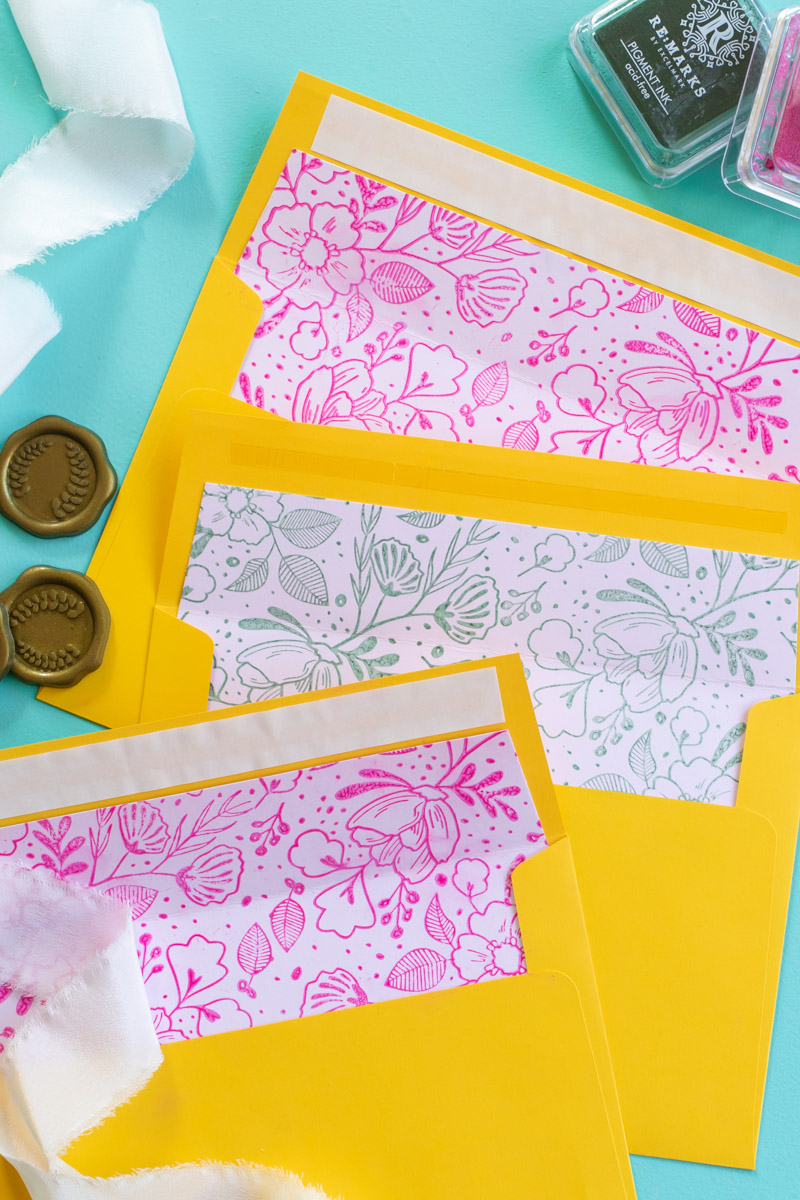 DIY Floral Stamped Envelope Liners // Make DIY wedding stationary with these stamped envelope liners using a large floral stamp and inks from RubberStamps.com! Custom envelope liners are the perfect way to make elegant event stationary. Click through for the easy DIY tutorial #ad #weddingdiy #weddingcrafts #papercrafts #stamping #weddingstationary #diystationary #cardmaking #partydiy