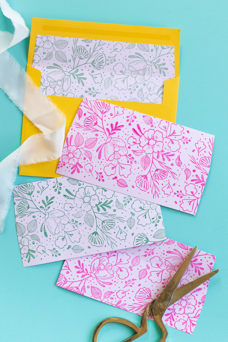 DIY Floral Stamped Envelope Liners // Make DIY wedding stationary with these stamped envelope liners using a large floral stamp and inks from RubberStamps.com! Custom envelope liners are the perfect way to make elegant event stationary. Click through for the easy DIY tutorial #ad #weddingdiy #weddingcrafts #papercrafts #stamping #weddingstationary #diystationary #cardmaking #partydiy