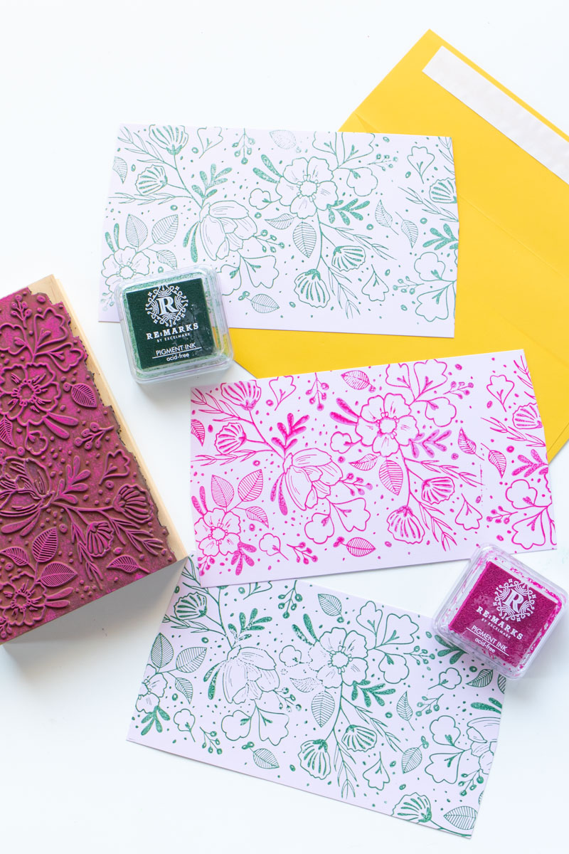 DIY Floral Stamped Envelope Liners // Make DIY wedding stationary with these stamped envelope liners using a large floral stamp and inks from RubberStamps.com! Custom envelope liners are the perfect way to make elegant event stationary. Click through for the easy DIY tutorial #ad #weddingdiy #weddingcrafts #papercrafts #stamping #weddingstationary #diystationary #cardmaking #partydiy