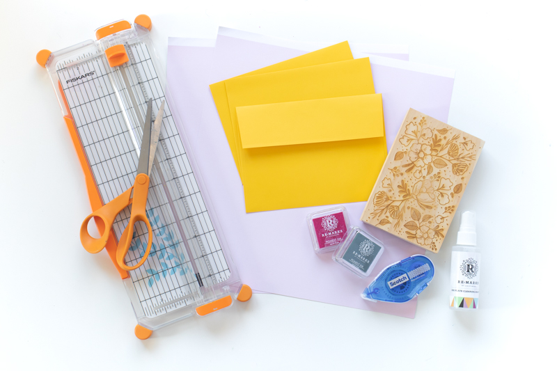 DIY Floral Stamped Envelope Liners // Make DIY wedding stationary with these stamped envelope liners using a large floral stamp and inks from RubberStamps.com! Custom envelope liners are the perfect way to make elegant event stationary. Click through for the easy DIY tutorial #ad #weddingdiy #weddingcrafts #papercrafts #stamping #weddingstationary #diystationary #cardmaking #partydiy