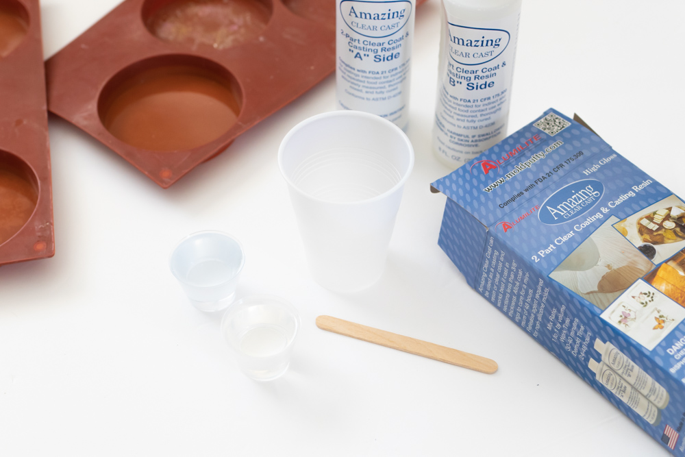 how to mix resin for making coasters