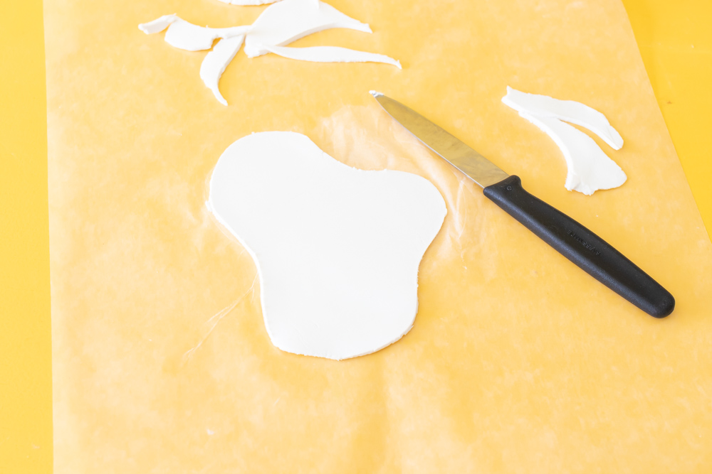 cutting clay for catch-all tray with knife